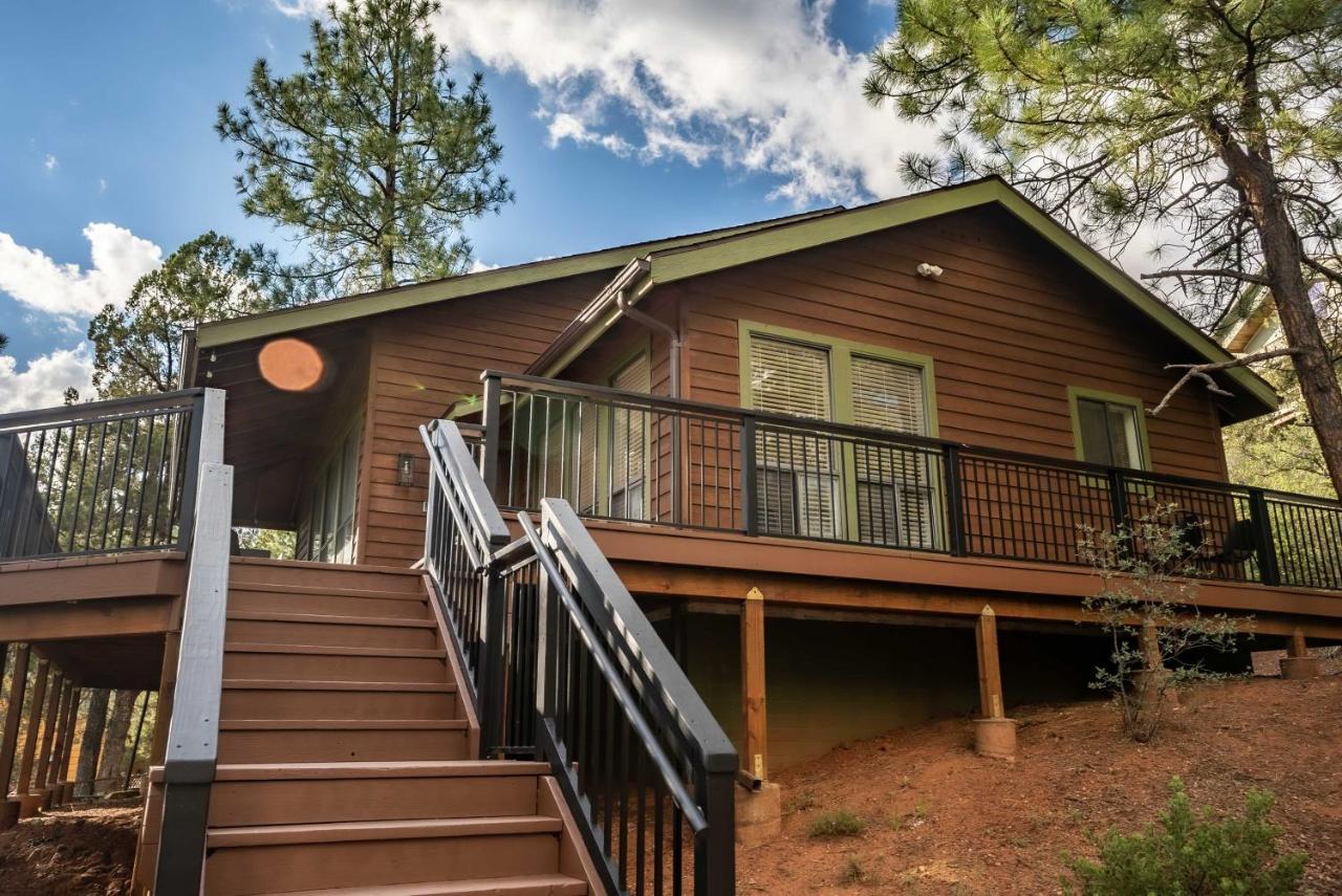 Modern Pine Cabin With Wraparound Deck And Forest View Exterior foto