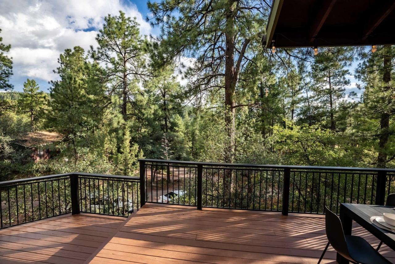 Modern Pine Cabin With Wraparound Deck And Forest View Exterior foto