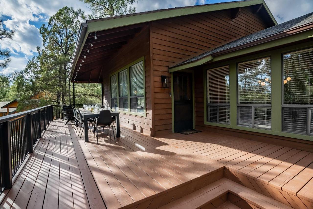 Modern Pine Cabin With Wraparound Deck And Forest View Exterior foto