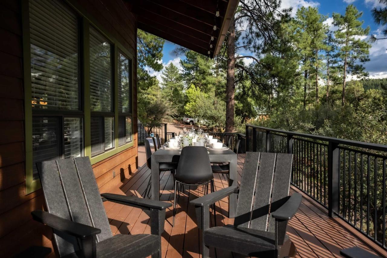 Modern Pine Cabin With Wraparound Deck And Forest View Exterior foto