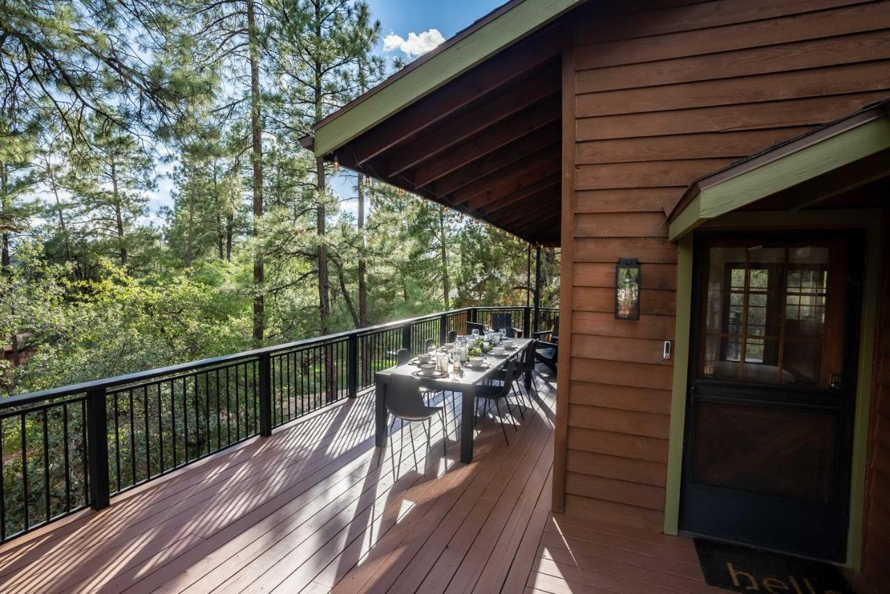 Modern Pine Cabin With Wraparound Deck And Forest View Exterior foto